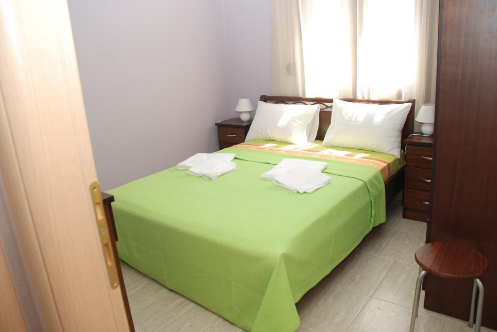 Marianna Apartments Nea Roda Chambre photo