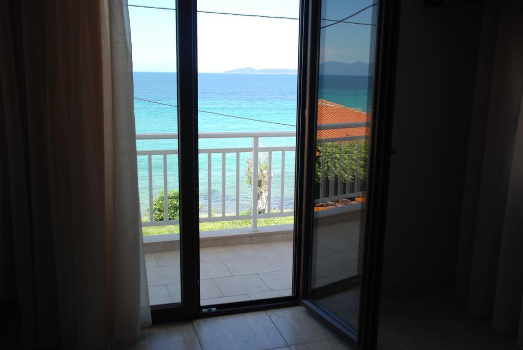 Marianna Apartments Nea Roda Chambre photo