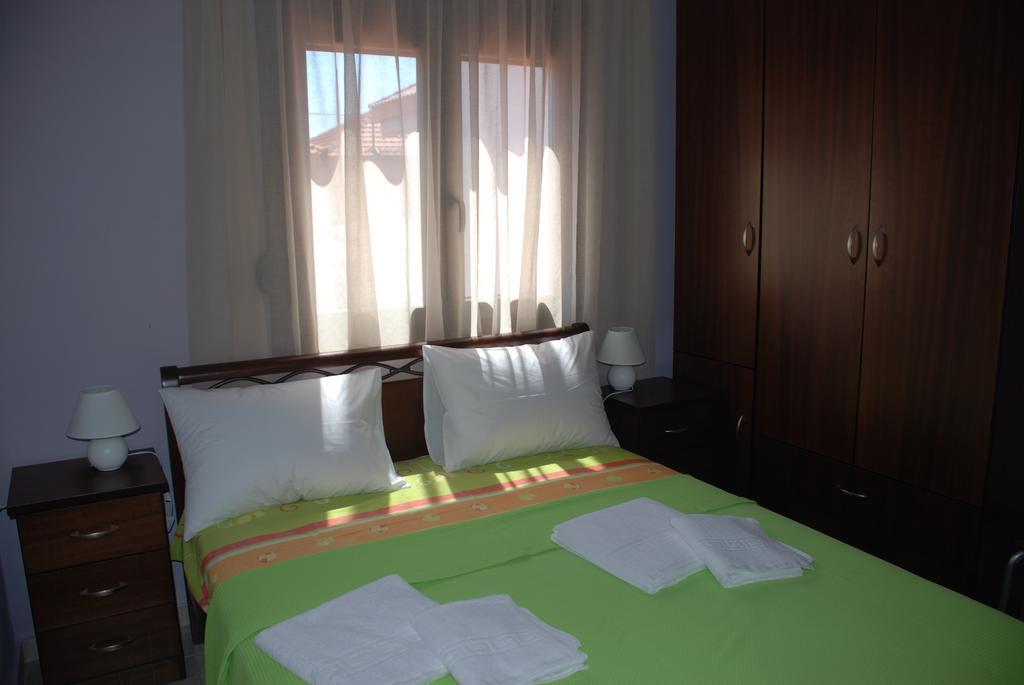 Marianna Apartments Nea Roda Chambre photo