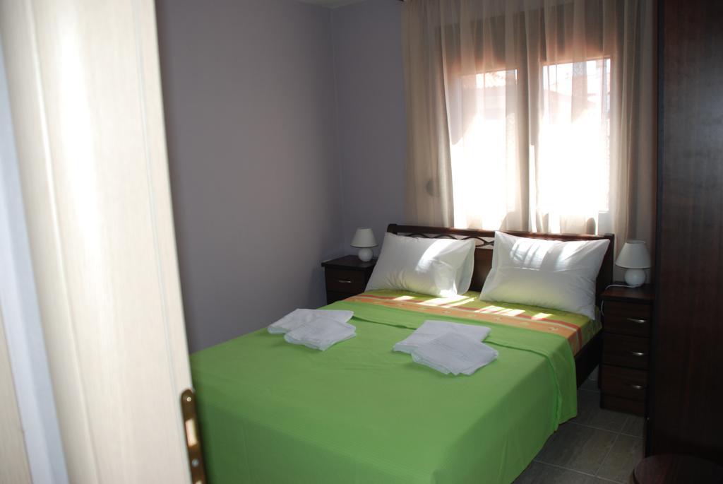 Marianna Apartments Nea Roda Chambre photo