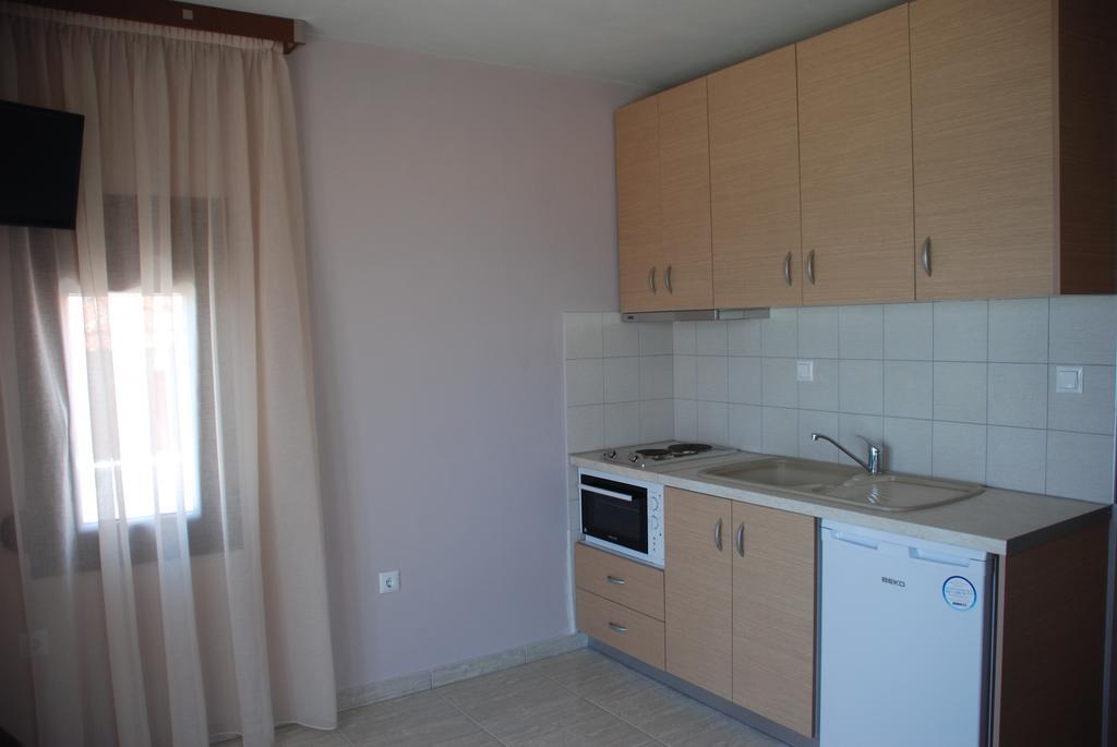 Marianna Apartments Nea Roda Chambre photo