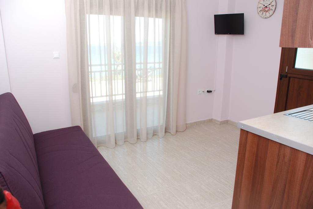 Marianna Apartments Nea Roda Chambre photo