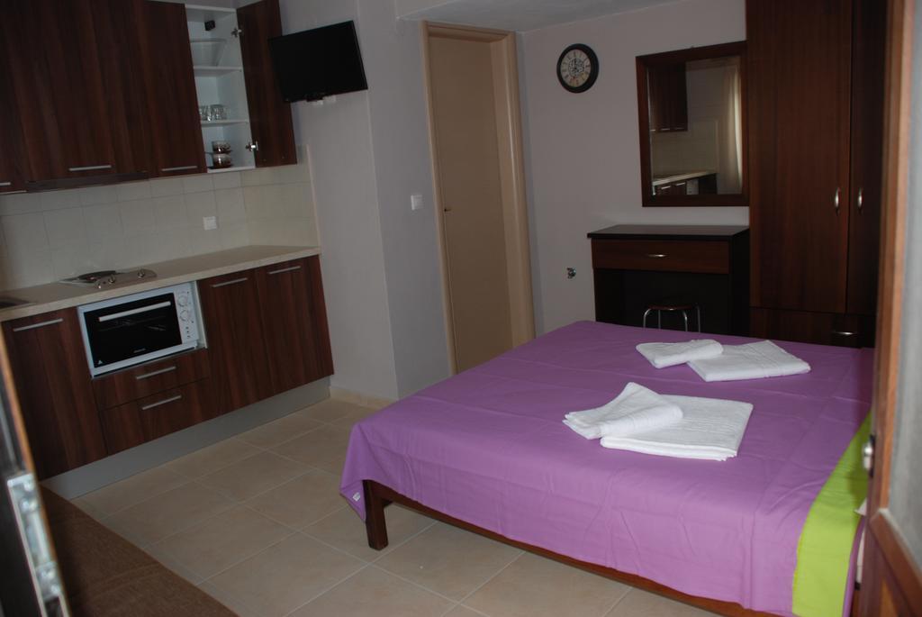 Marianna Apartments Nea Roda Chambre photo