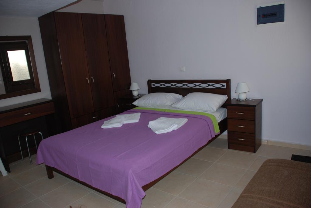 Marianna Apartments Nea Roda Chambre photo