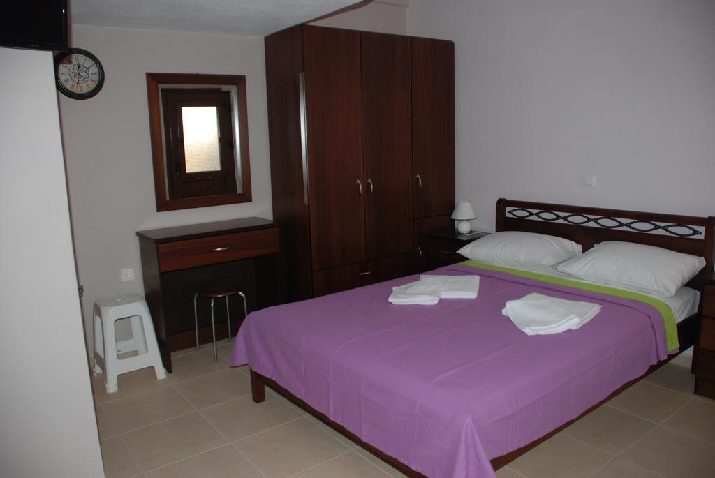 Marianna Apartments Nea Roda Chambre photo